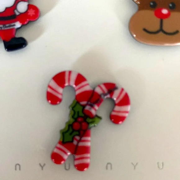 Three Christmas pins - Picture 4 of 5